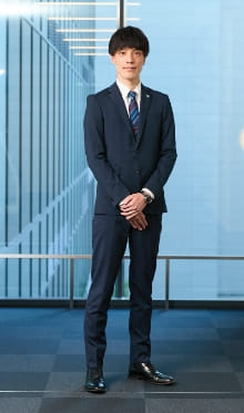 2017年入社：営業開発：山田 太郎